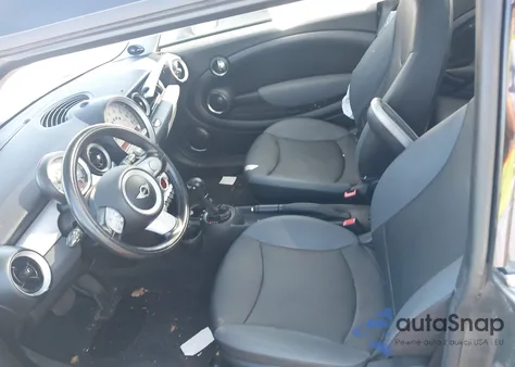 2010 Mini Cooper из США, поврежденный, VIN WMWML3C53ATX37918